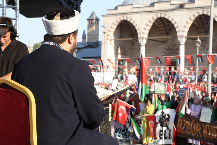 On binlerce Konyalı Gazze için tek yürek oldu