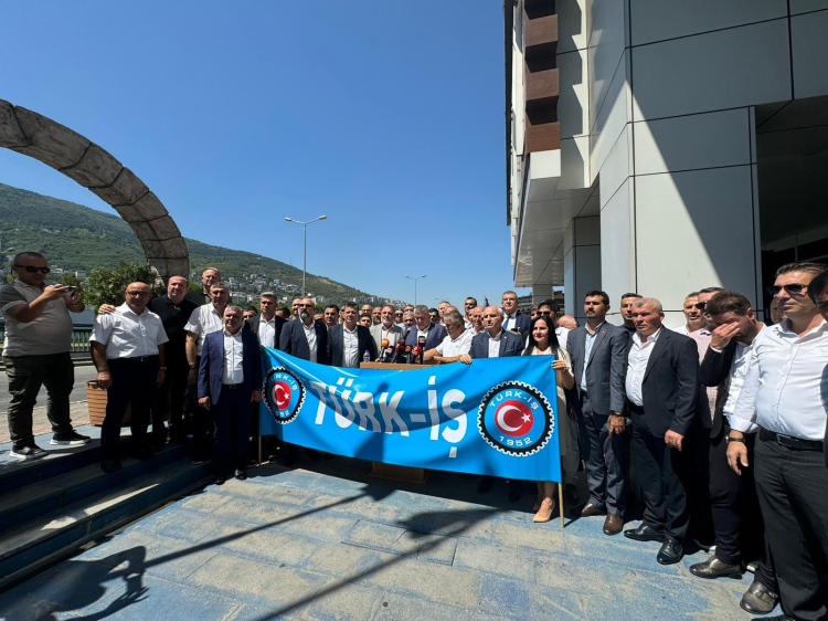 TÜRK-İŞ’ten “vergide adalet” konulu basın açıklaması