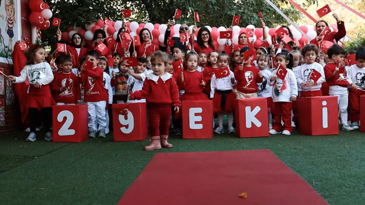 Bursa’da miniklerden Cumhuriyet yürüyüşü