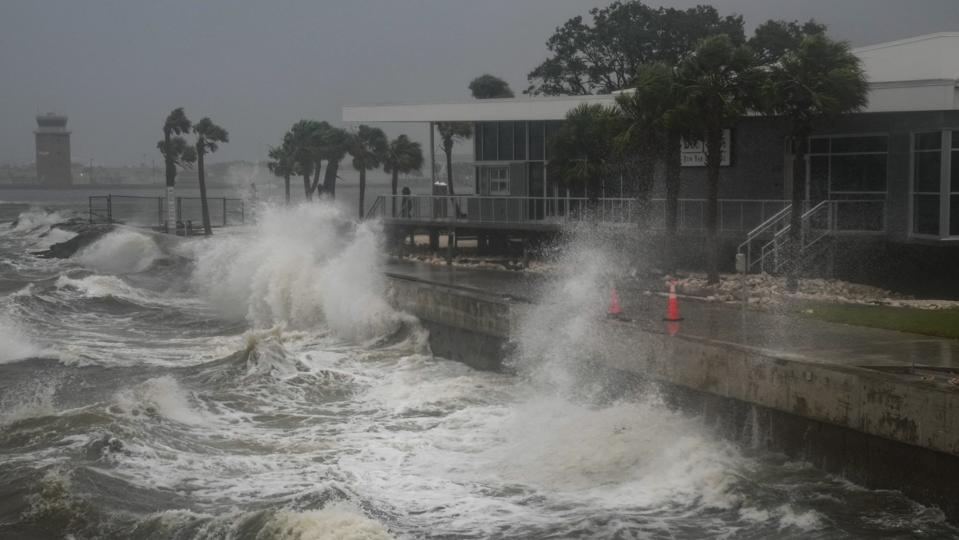 Milton Kasırgası Florida’yı Yıktıktan Sonra Atlantik Okyanusu’na Girdi