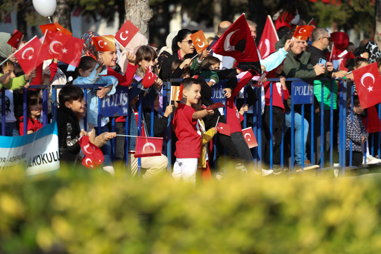 Yusuf Alemdar bulvara sığmayan bayram coşkusuna ortak oldu