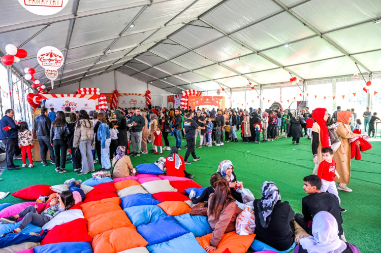 Malatya'da Cumhuriyet Panayırı neşeye ortak oldu