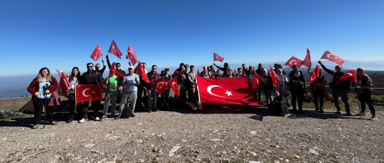 Kartepe’nin zirvesinde Cumhuriyet coşkusu