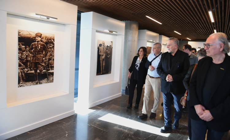 Atatürk ve Cumhuriyet fotoğrafları sergisi açıldı