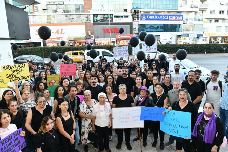 CHP Çiğli İlçe Başkanlığı'ndan kadına şiddete hayır yürüyüşü