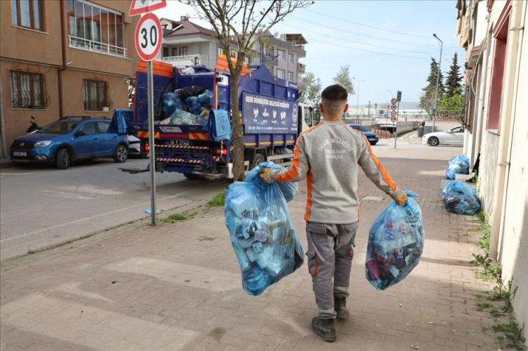 Bursa İnegöl'de geri dönüşümün geri dönüşümü muhteşem