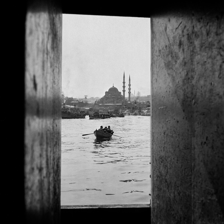 Ara Güler'in 'İstanbul Uyanıyor' kapılarını açtı