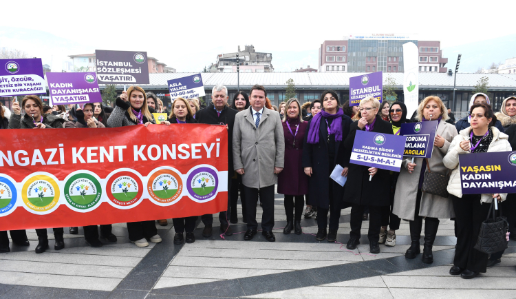 Bursa'da düdükler kadına şiddetin durması için çaldı