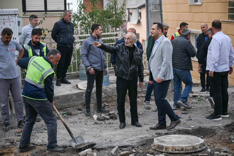 İzmir Bornova’da yol çalışmaları tam gaz