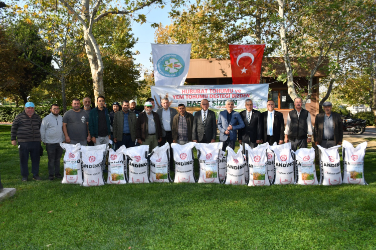 Manisa Büyükşehir'den çiftçilere tohum desteği