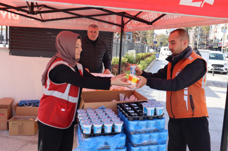 İzmit'te Ata'nın sevdiği yemekler ikram edildi