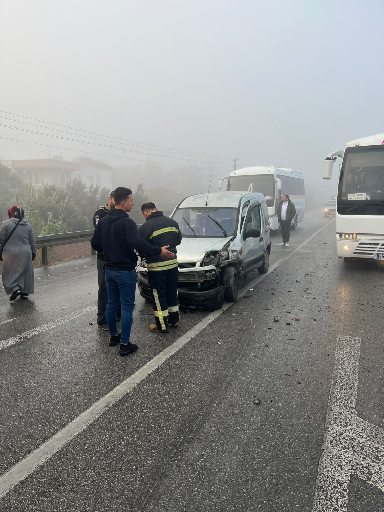 Manisa'da yağış ve sis kazaları beraberinde getirdi! Sürücüler uyarıldı!