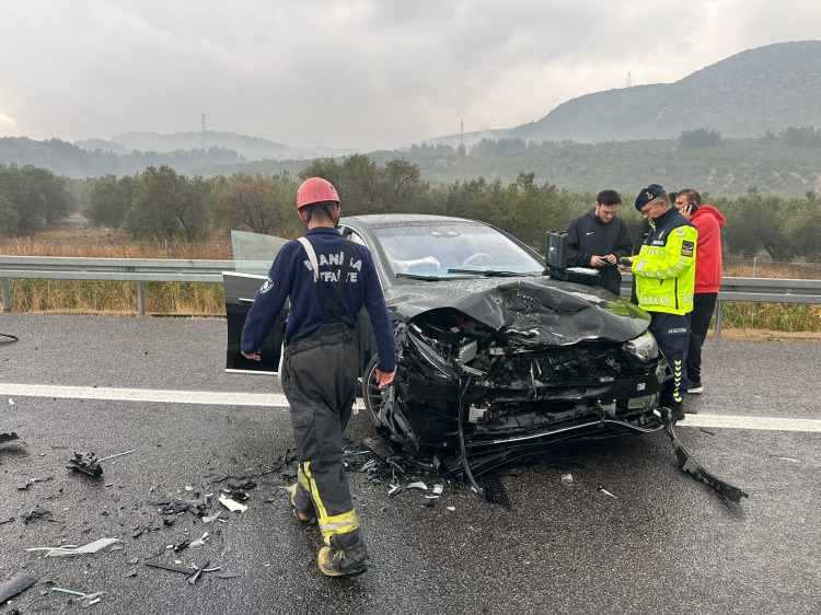 Manisa'da yağış ve sis kazaları beraberinde getirdi! Sürücüler uyarıldı!