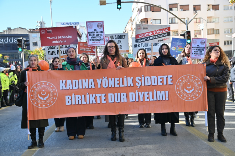 Manisa’da kadına yönelik şiddete birlikte 'Dur' dediler