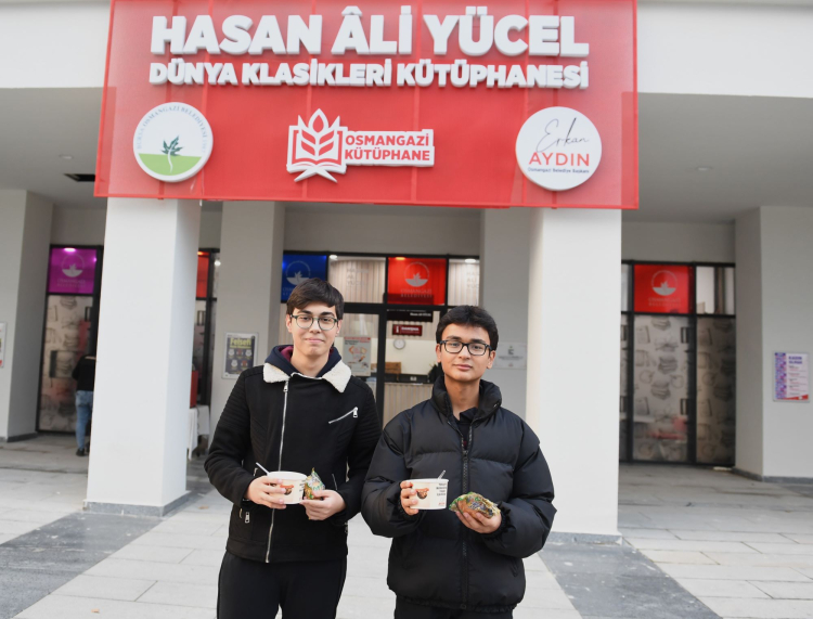 Bursa’da ders çalışan öğrencilere çorbalar Başkan Aydın’dan