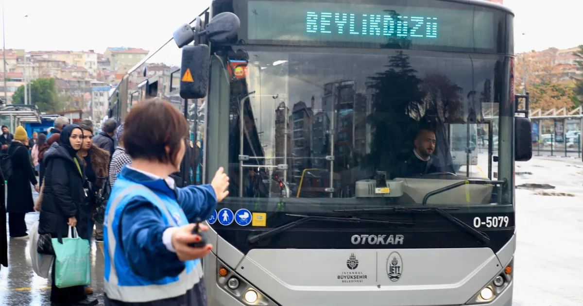 iettde-ilk-kadin-metrobus-denetim-amiri-is-basinda-ssXuwKap.webp