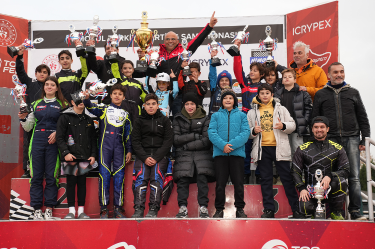 Karting son ayakta büyük çekişme