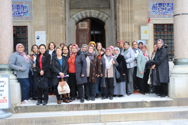 Köprübaşılı kadınlar Manisa'yı adım adım gezdi