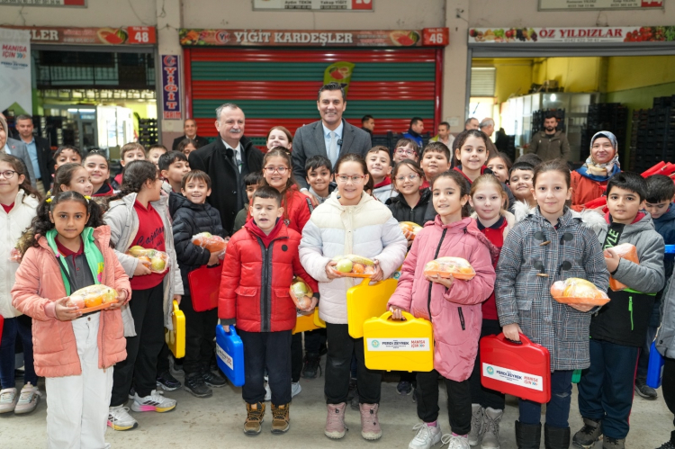 Manisa'da 'Yerli Malı' halde kutlandı