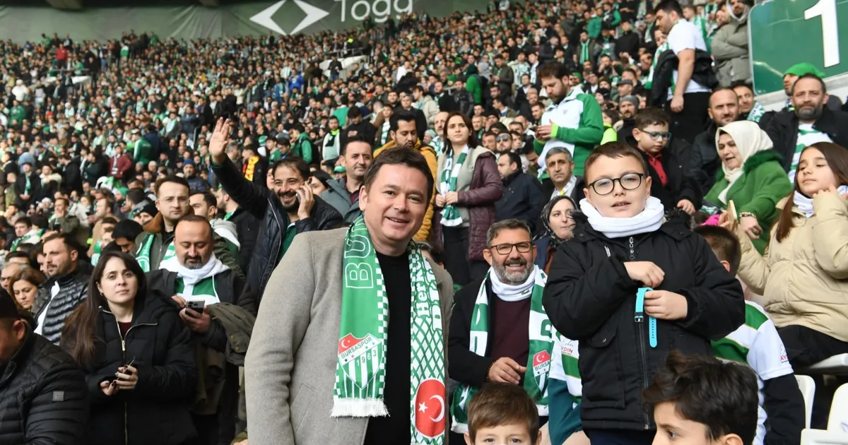 osmangazili-cocuklar-baskan-aydinla-bursaspor-macina-gitti-Fe1E9vAu.webp