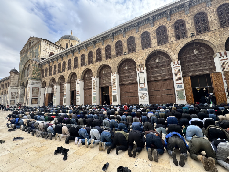 Şam’da tarihi Emevi Camii’nde üçüncü Cuma