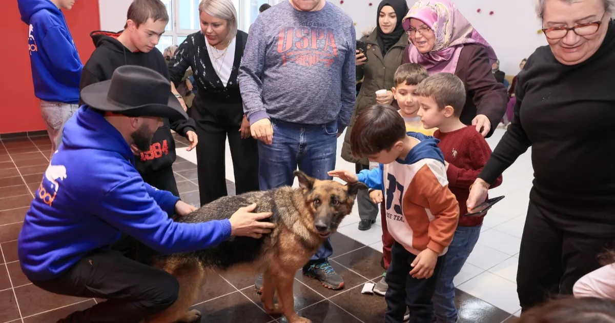 trakya-universitesinde-egitimli-kopeklerle-sicak-bulusma-11KyxtEY.webp