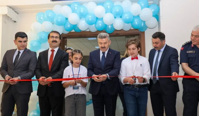 Artvin’de TÜBİTAK 4006 Bilim Fuarı açıldı