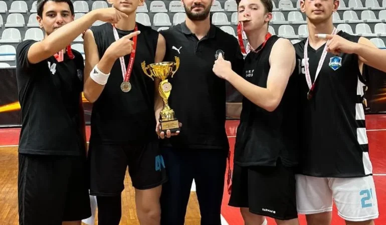 Kocaeli Çayırova’nın genç basketbolcuları il şampiyonu oldu