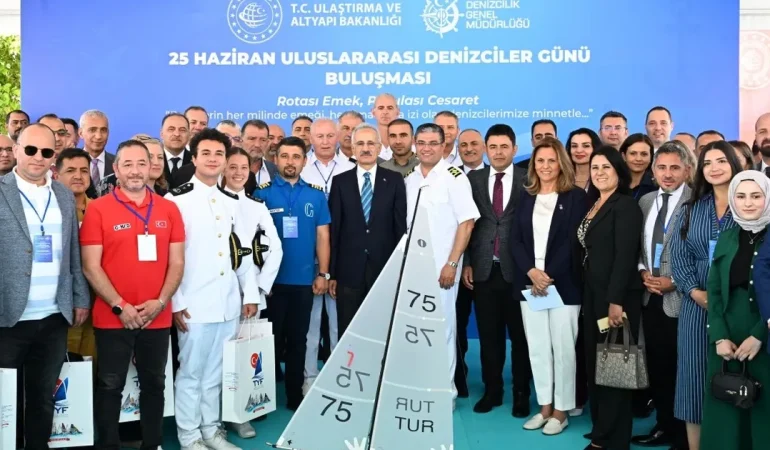 Bakan Uraloğlu: Denizcilik, küresel ticaretin can damarı