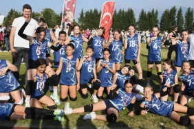 bursa-genc-voleybolcularin-kalbi-osmangazide-atti-xuzyYDxW.webp