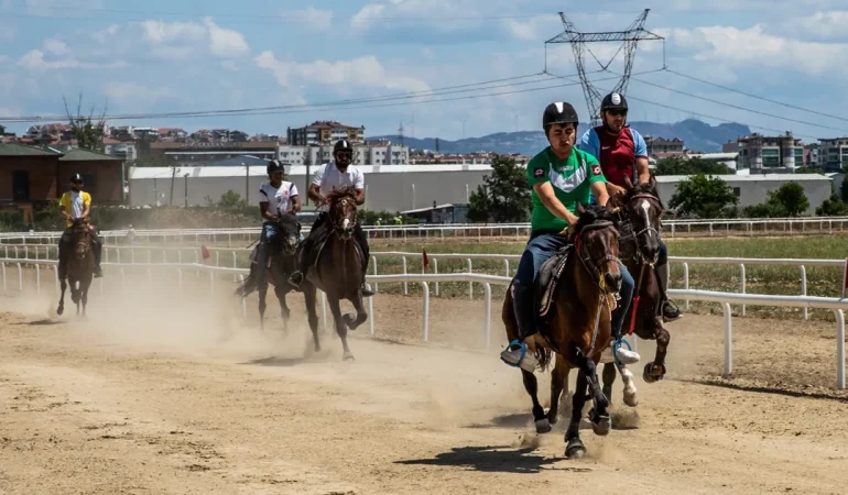 Bursa’da rahvan atları şampiyonluk için koştu