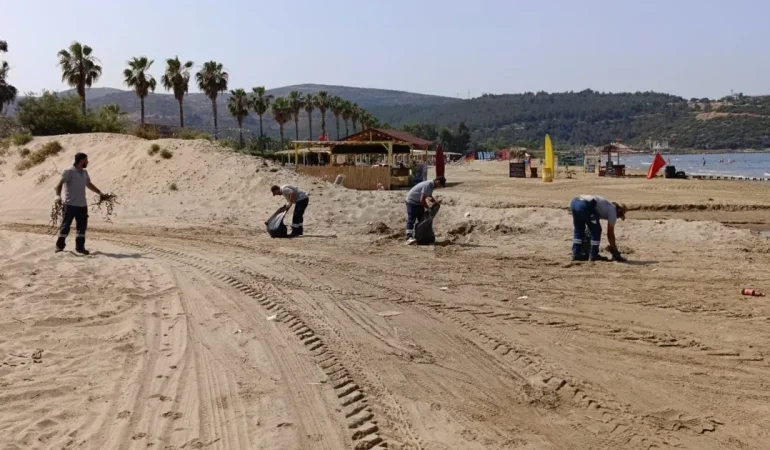 Efes Selçuk’ta bayram sonrası temizlik seferberliği
