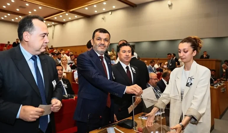 Ege Belediyeler Birliği’nin yeni Başkanı Bülent Nuri Çavuşoğlu