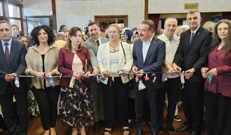 GÖLMEK’in el emeği göz nuru eserleri sergilendi