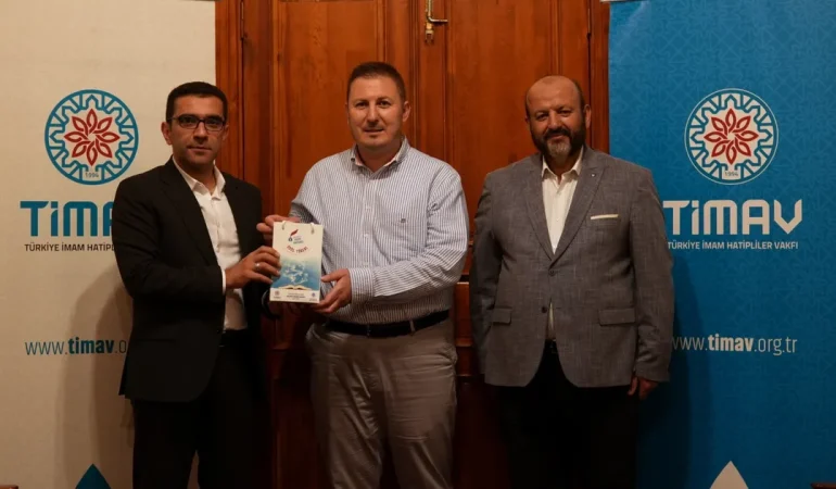 Hafız İsmail Özarpa, kazandığı ödülünü TİMAV’a bağışladı