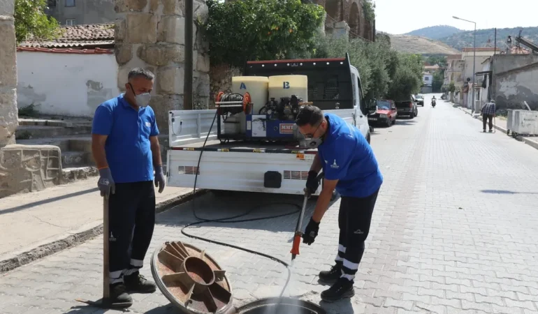 İzmir Efes Selçuk’ta kapsamlı ilaçlama seferberliği