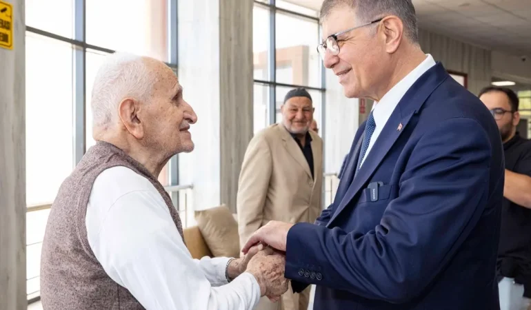 İzmir’de Başkan Tugay’dan bayram öncesi ziyaretler