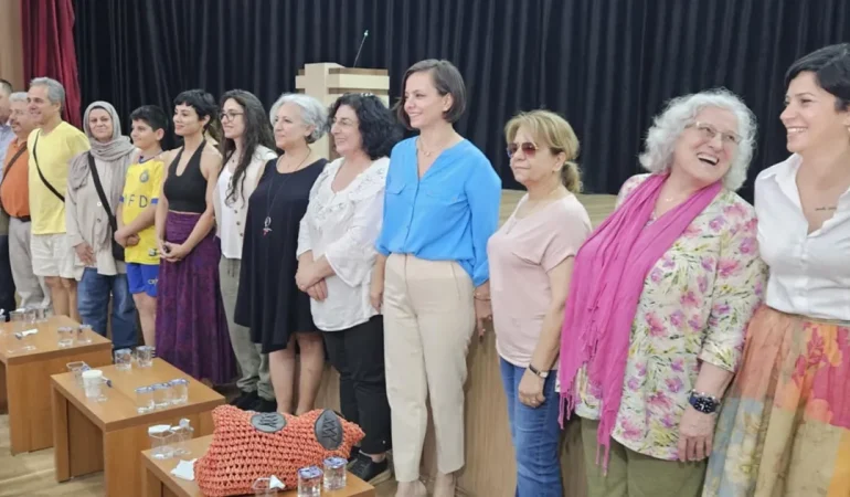 Karabağlar’da kadınların emeği ve mücadelesi panelde yankı buldu