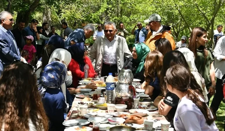 Kayseri protokolünden Soğanlı Vadisi çıkarması