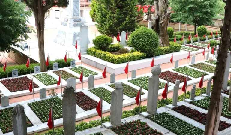 Kocaeli’de mezarlıklar bayram ziyaretine hazır