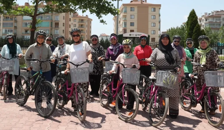 KOMEK’te bisiklet kullanımı öğreniyorlar