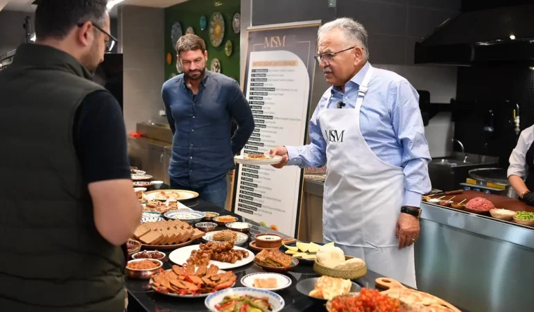 Memduh Büyükkılıç işin mutfağında!