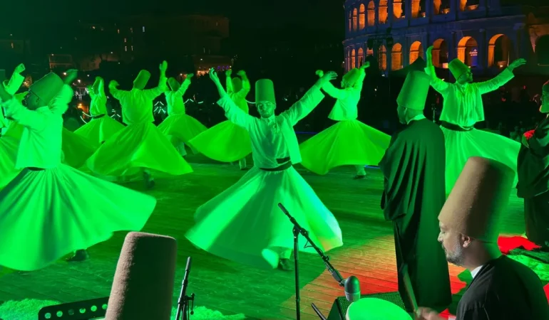 Mevlana’nın evrensel çağrısı Kolezyum’da yankılandı