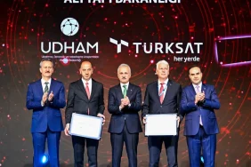uzayda-guclu-turkiye-imzalar-turksat-7a-icin-atildi-zae3jKhn.webp