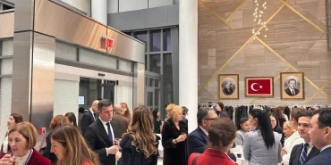 abd-de-dunya-turk-dili-ailesi-gunu-coskusu-1765002308-758_large