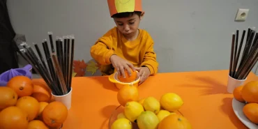 ankara-da-miniklerden-renkli-c-vitamini-etkinligi-1764742729-646_large