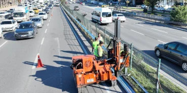 antalya-gazi-bulvari-nda-otokorkuluk-calismasi-1765372357-282_large