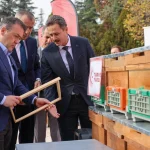 bilecik-te-aricilara-bin-yeni-kovan-dagitildi-1764864463-245_large