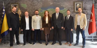 bosnali-bakan-dan-kardeslik-vurgusu-1765012787-130_large