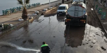 bursa-gemlik-te-temizlik-ve-guvenlik-icin-araliksiz-calisma-1765365228-701_large